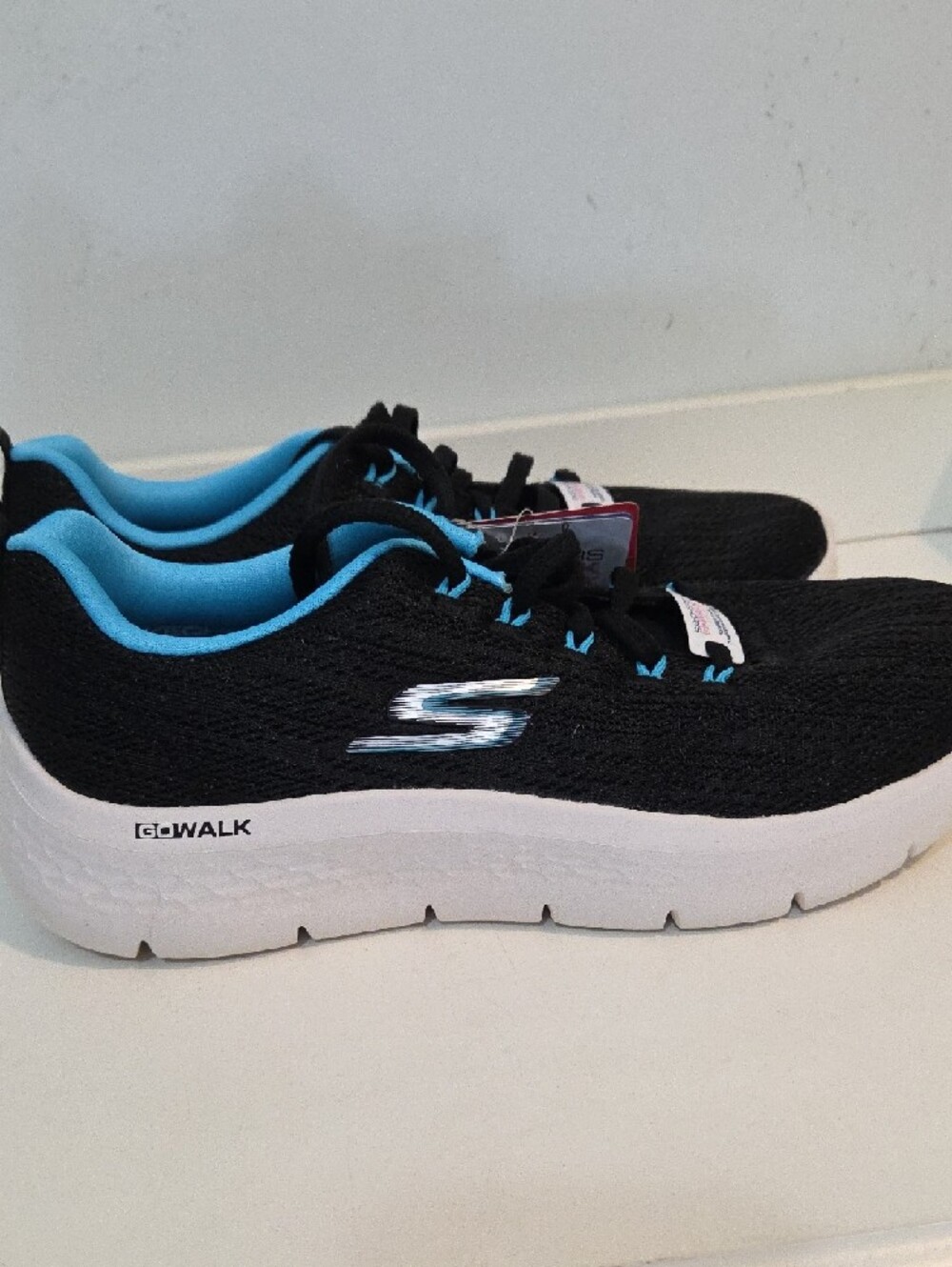 Skechers Womens Black with Bright Blue Trim Athletic Sneakers NWT Size 6.5W - Picture 3 of 7